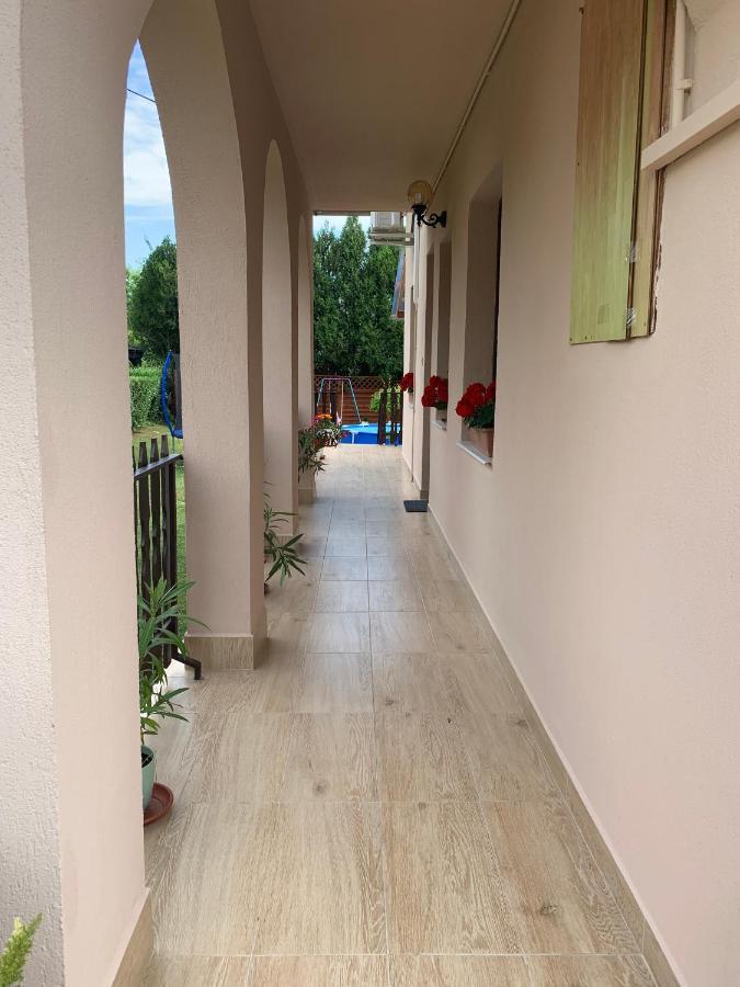 Nagcsaládos Rózsa Apartman Balatonlelle Exterior foto
